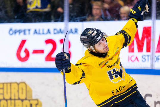 HV71s Fredrik Forsberg jublar