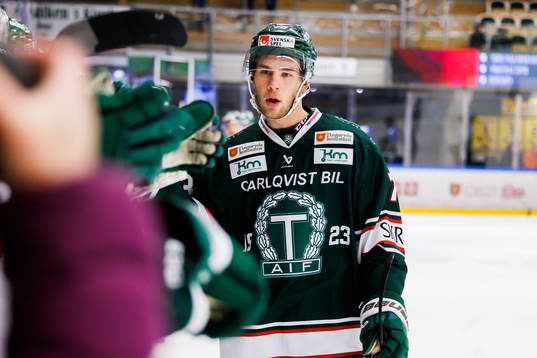 Tingsryds Anton Gradin jublar