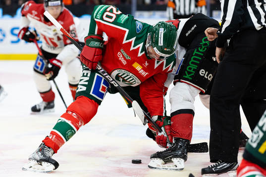 Frölundas Joel Lundqvist tekar mot Örebros Christopher