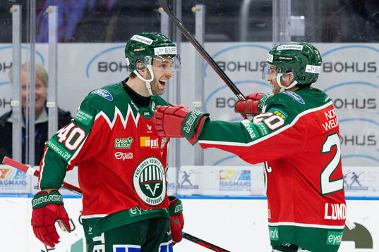 Frölundas Petteri Lindbohm och Joel Lundqvist jublar
