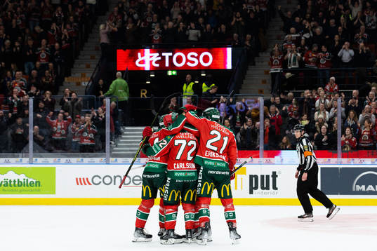 Frölundas Andreas Borgman jublar med lagkamrater