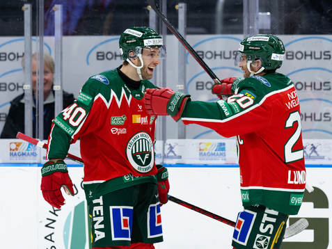 Frölundas Petteri Lindbohm jublar ihop med Joel Lundqvist