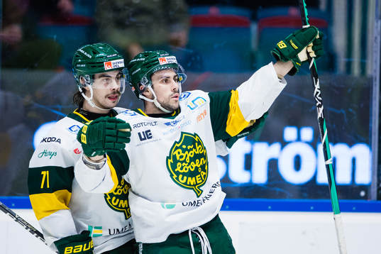 Björklövens Maxime Fortier jublar med Gustav Possler