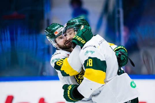 Björklövens Daniel Rahimi jublar med Alex Hutchings