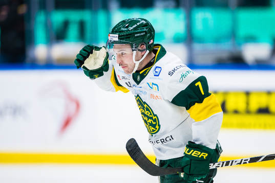 Björklövens Nicholas Schilkey jublar