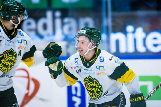 Björklövens Nicholas Schilkey jublar