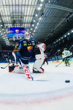 Djurgårdens målvakt Matthew Galajda deppar
