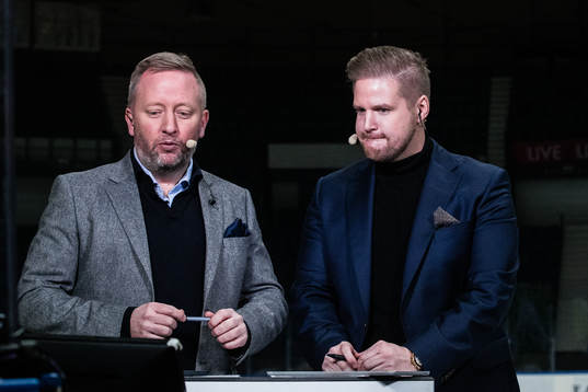 Cmores Fredrik Söderström och Lars Lindberg i TV-studion