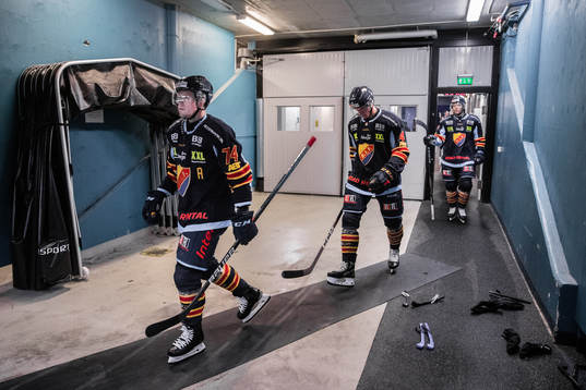 Djurgårdens Nicklas Danielsson med lagkamrater