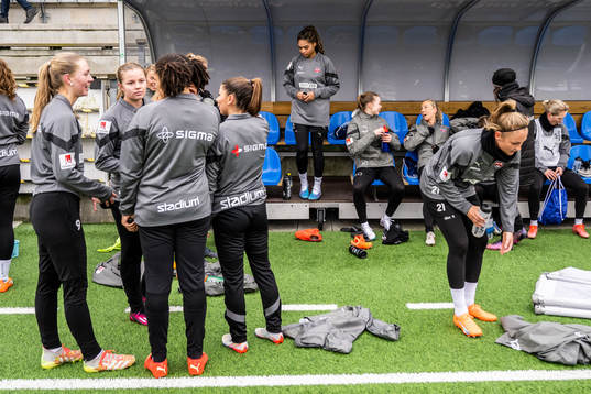 FC Rosengårds spelare med Isabella Obaze (m)
