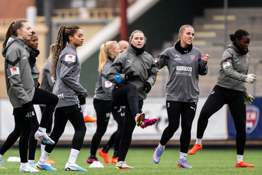 Isabella Obaze, Emma Jansson och Gudrun Arnardottir