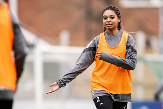 Isabella Obaze