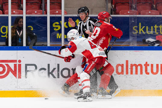 Västerviks Noah Hasa och Almtunas Mattias Johansson