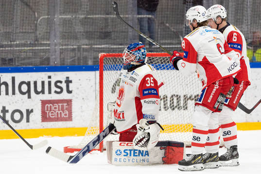 Västerviks målvakt Emil Kruse deppar