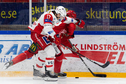 Västerviks Grayson Pawlenchuk och Almtunas Anton Klint