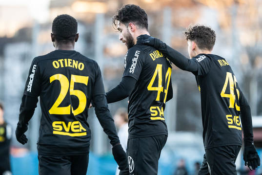 AIKs Elias Durmaz jublar med lagkamrater