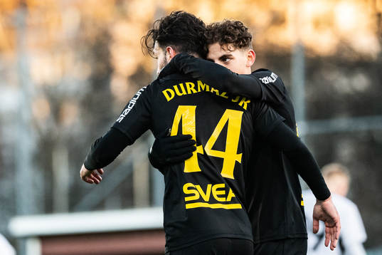 AIKs Elias Durmaz och Taha Ayari jublar