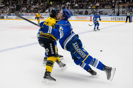 HV71s André Petersson och Leksands Anton Lindholm