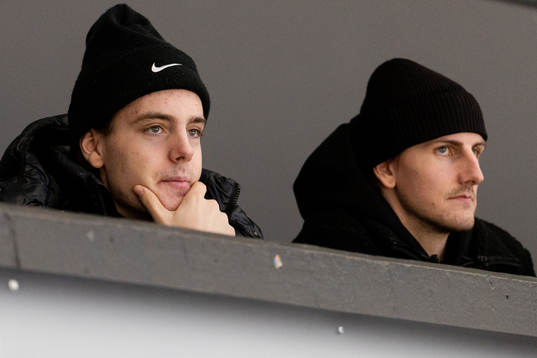 Örebros Leo Carlsson och Philip Holm på läktarplats