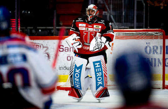 Örebros målvakt Jhonas Enroth deppar