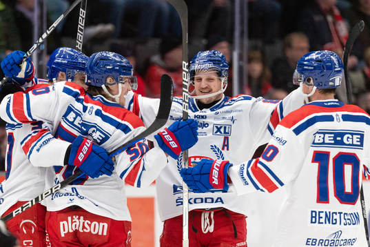Oskarshamns Juuso Riikola och Patrik Karlkvist jublar