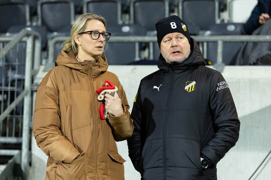 Häckens vice klubbchef och kommunikationschef Malin