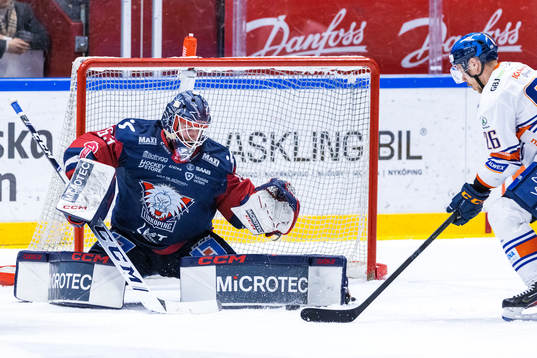 Linköpings målvakt Marcus Högberg och Växjös Joel