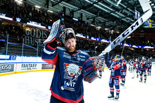Linköpings målvakt Marcus Högberg jublar
