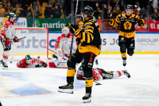 Skellefteås Måns Forsfjäll jublar