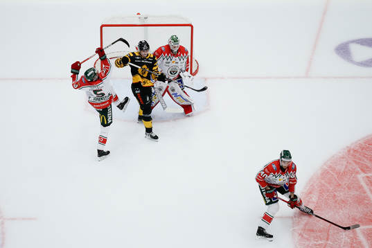 Skellefteås Max Lindholm och Frölundas Filip Johansson