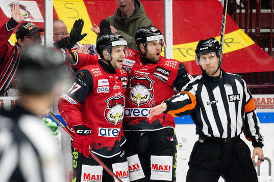 Malmö Redhawks Pathrik Westerholm och Carl Persson jublar