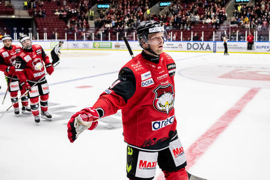 Malmö Redhawks Carl Söderberg jublar