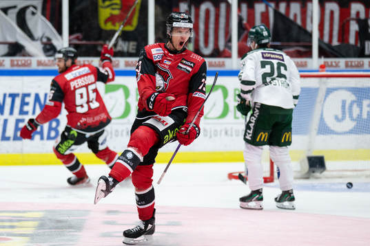 Malmö Redhawks Adam Ollas Mattsson jublar