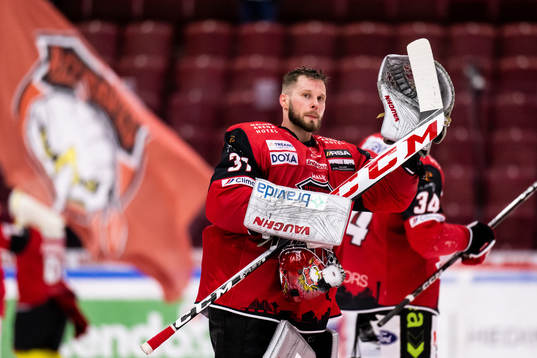Malmö Redhawks målvakt Brandon Maxwell jublar