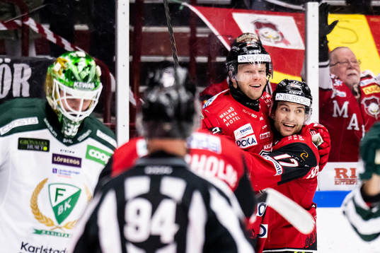 Malmö Redhawks Carl Söderberg jublar med Pathrik