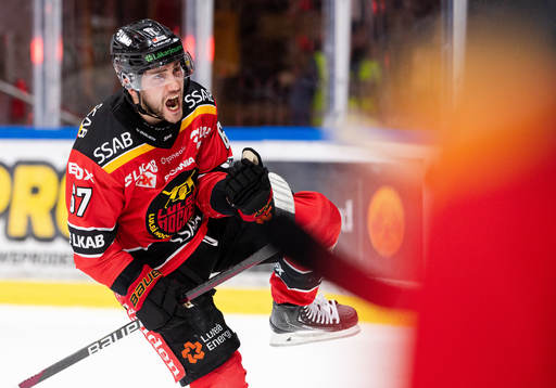 Luleås Konstantin Komarek jublar