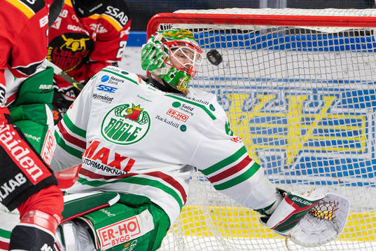 Luleås Konstantin Komarek, ej i bild, gör 1-0 bakom