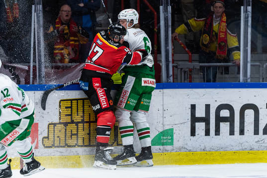 Luleås Leo Komarov och Rögles Tony Sund