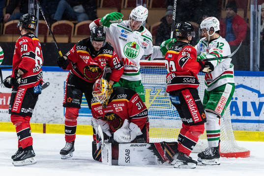 Luleås Juhani Tyrväinen och målvakt Matteus Ward, och