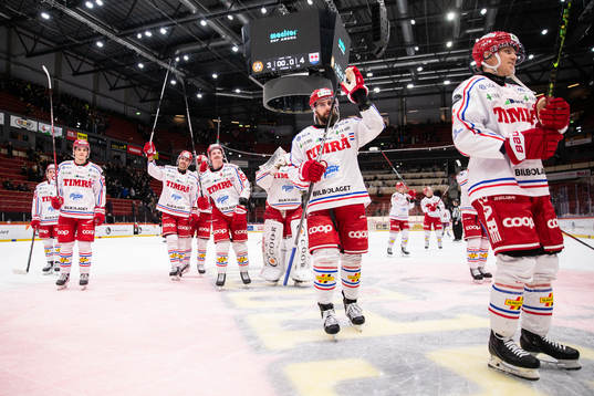 Timrås spelare jublar