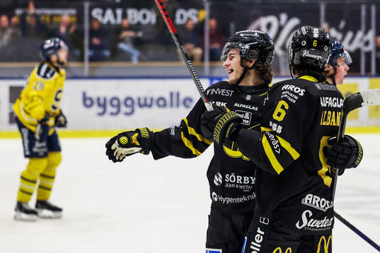 Västerås Gabriel Kangas kvitterar till 3-3 och jublar med