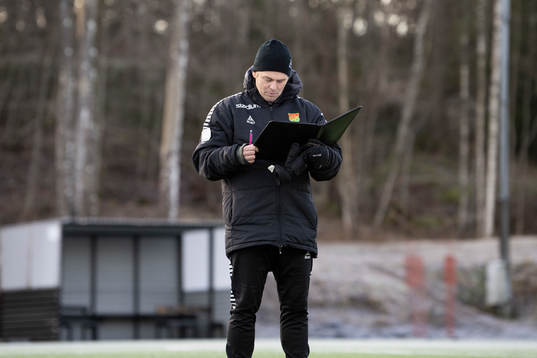 huvudtränare Fredrik Holmberg