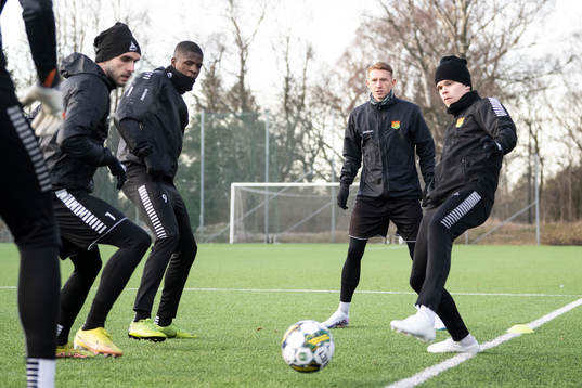 Egzon Binaku, Chisom Chidi, Julius Lindberg  och Viktor