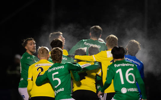 Klungspel i vinterkylan i träningsmatchen mellan IFK