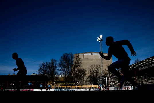 Malmö FFs spelare värmer upp