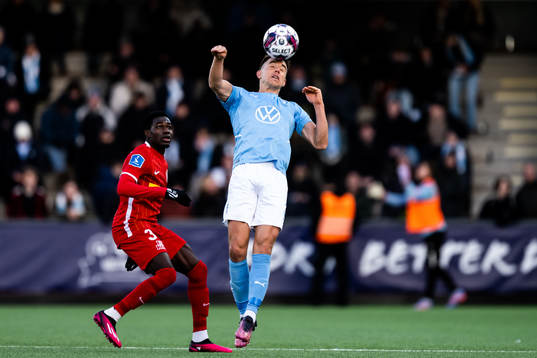 Malmö FFs Jonas Knudsen och Nordsjällands Ernest Appiah