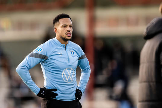 Malmö FFs Martin Olsson värmer upp