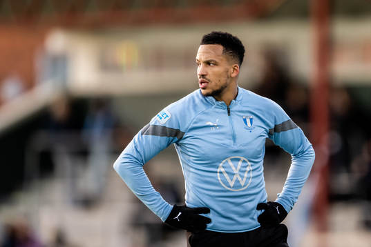 Malmö FFs Martin Olsson värmer upp
