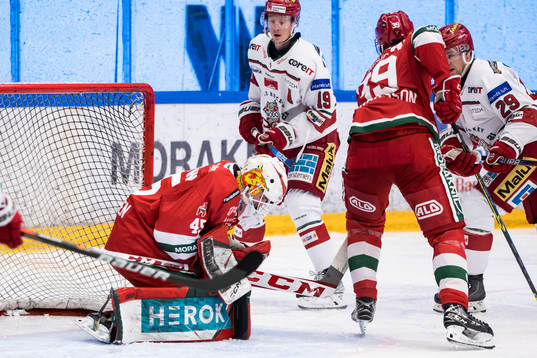 uMoras målvakt Andreas Ljunggren och Modos Erik Karlsson