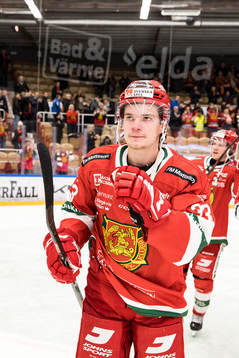 Moras Olle Strandell jublar